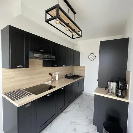 Bright Nest - Open View - Residential Area Apartment